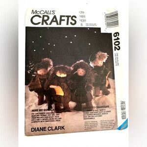 VTG McCall’s Crafts Here We Go A Caroling Caroler Christmas Doll Pattern Uncut